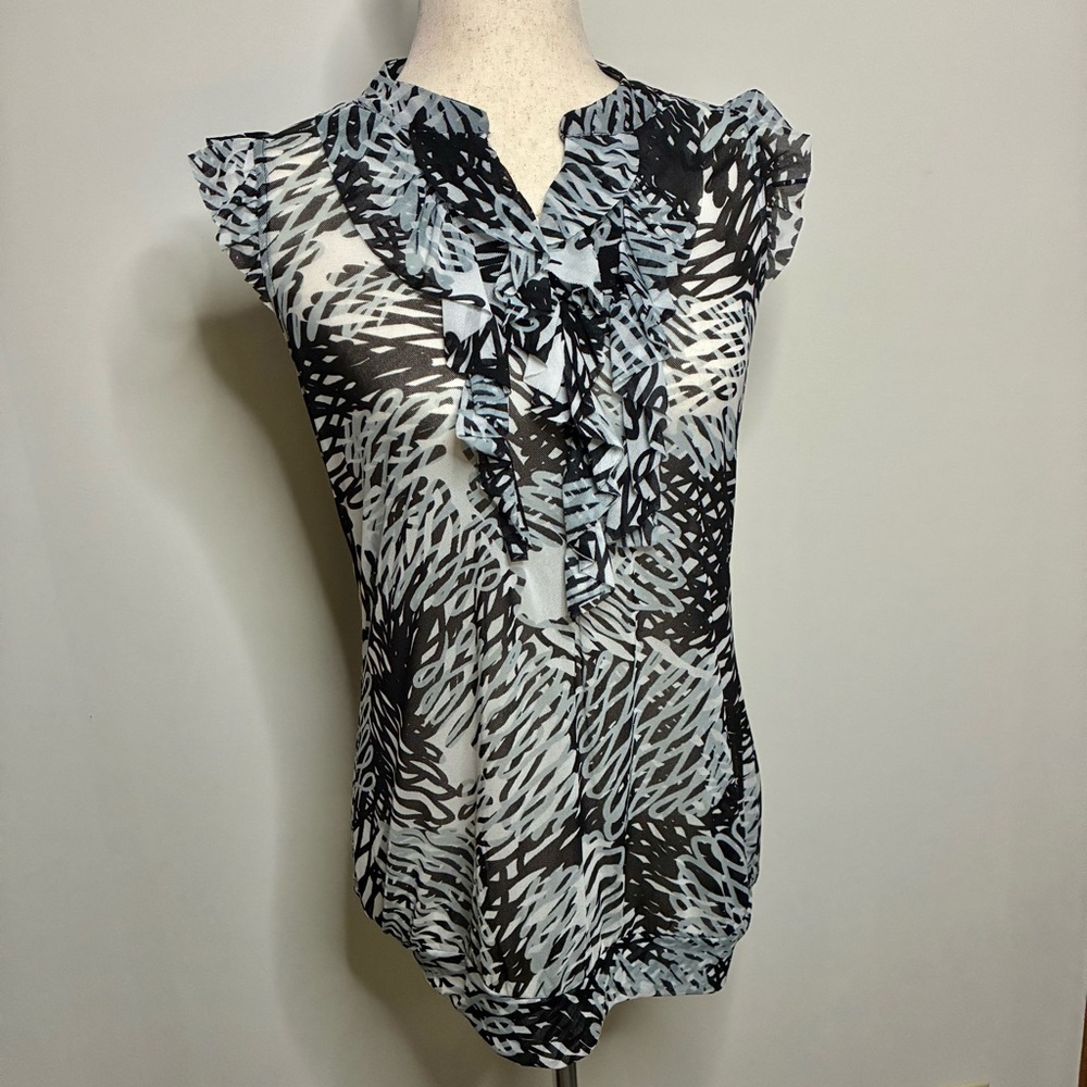 Limited Women’s Ruffle Front Cap Sleeve Blouse Black White Abstract Print Si